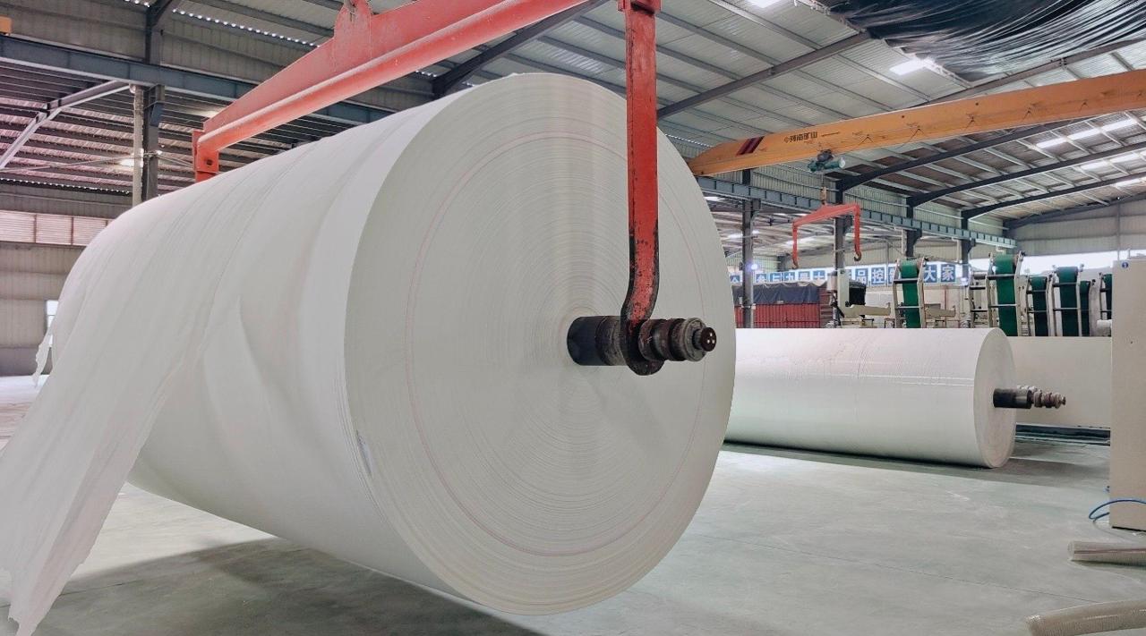 jumbo-tissue-paper-rolls-3